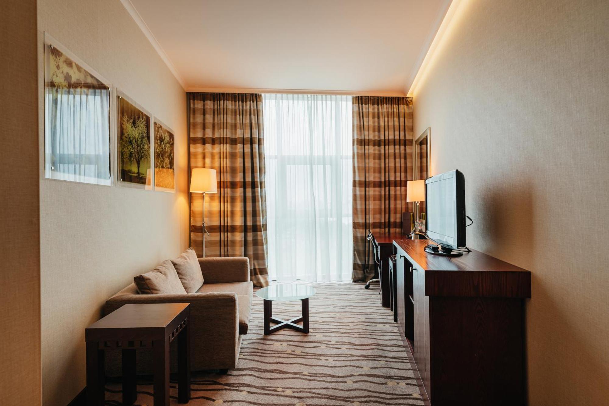 Doubletree By Hilton Bratislava Hotel Екстериор снимка